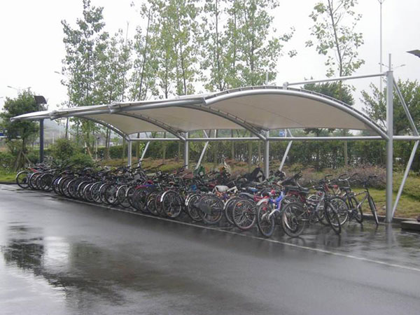 膜結構自行車棚